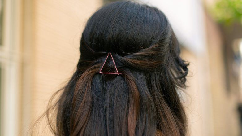 Cabelo liso semi preso com grampos