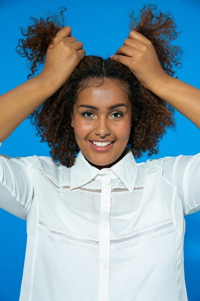 semipreso com twist duplo para cabelo cacheado