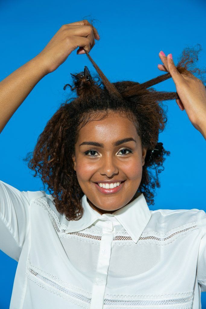 semipreso com twist duplo para cabelo cacheado