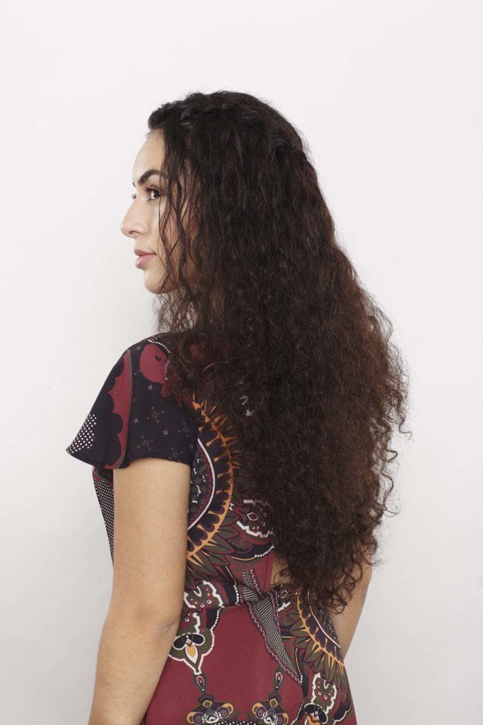 modelo de Trança cascata em cabelo cacheado passo 7