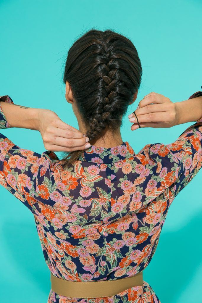 Cabelo liso curto finalizado com trança espinha de peixe