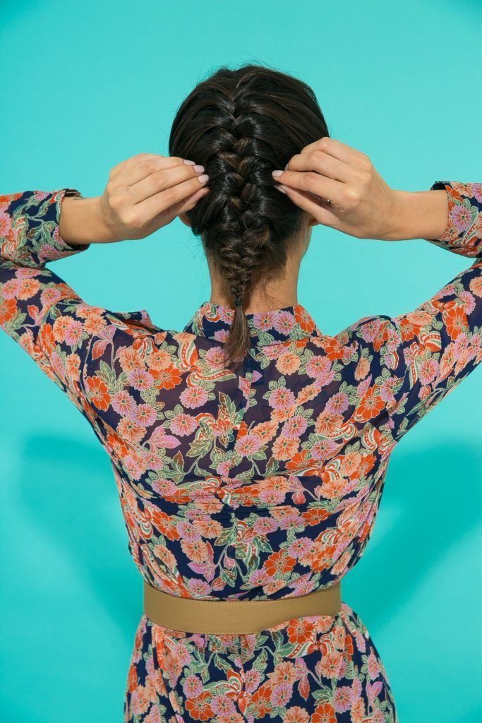 Cabelo liso curto finalizado com trança espinha de peixe