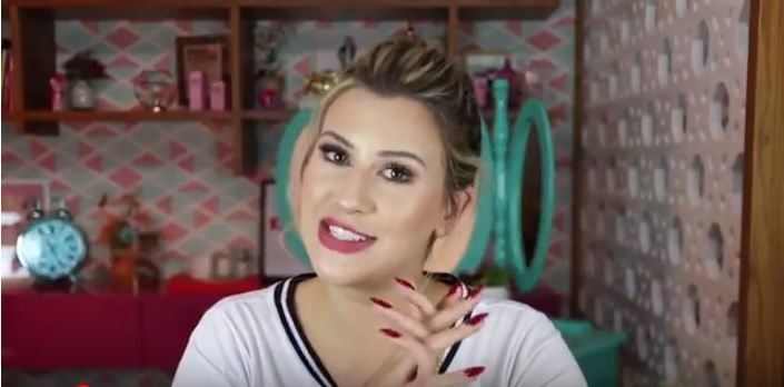 blogueira niina secrets com cabelo preso