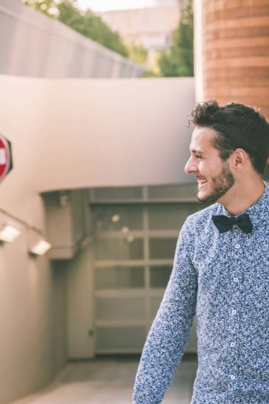 Saiba como estilizar franja masculina curta.
