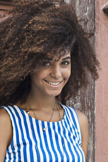modelo de Iogurte no cabelo