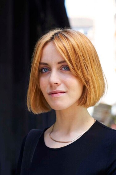 modelo com cabelo ruivo desbotado