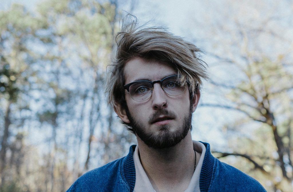 Cortes de cabelo masculino para fios lisos e finos: dicas e fotos