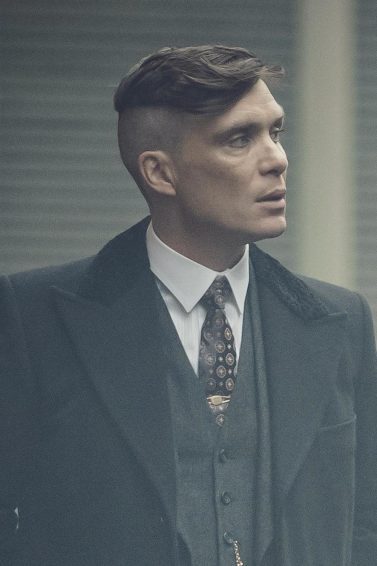 homem com corte de cabelo undercut