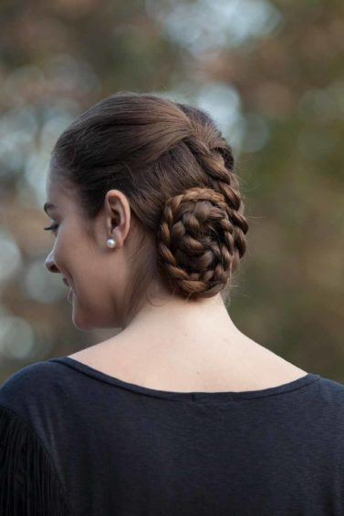 modelo de coque chignon com trança dupla