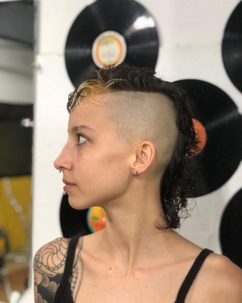 corte de cabelo cacheado com sidecut