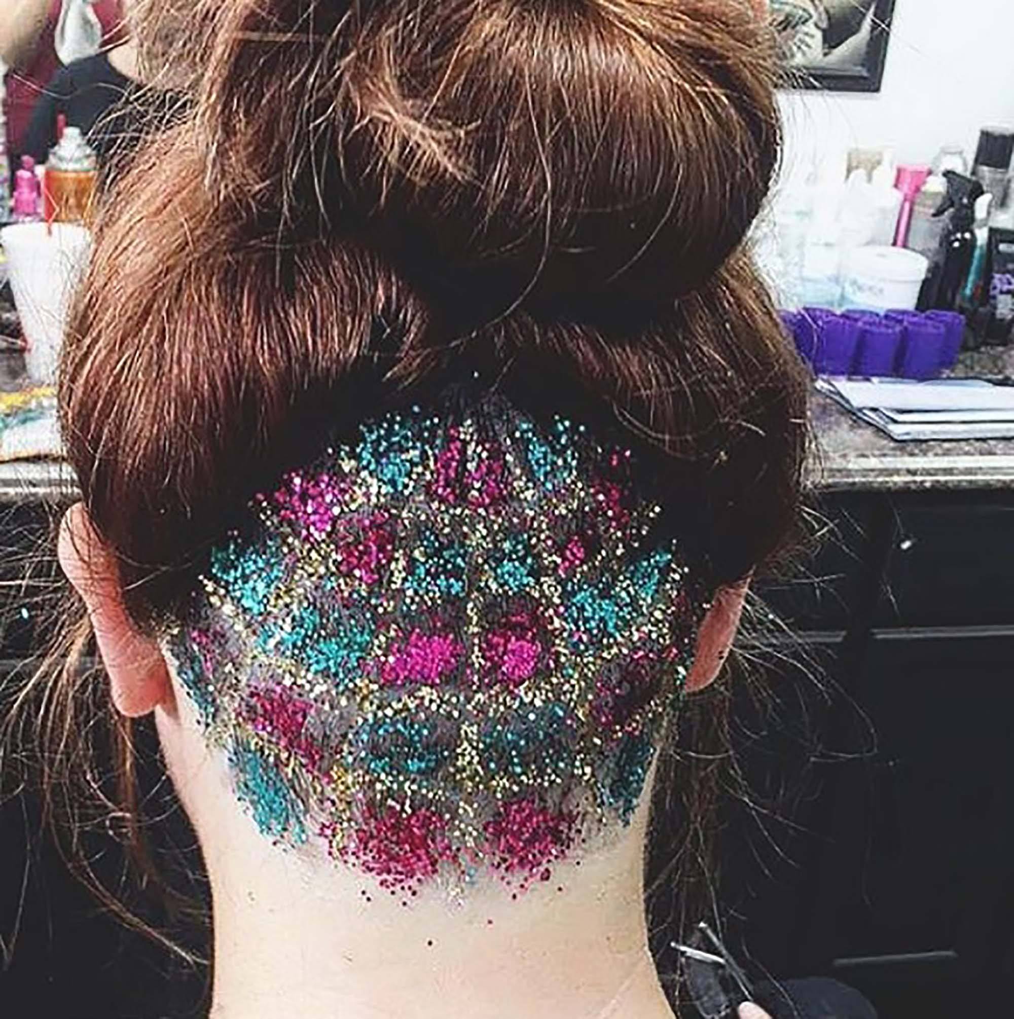 Glitter undercut: conheça a evolução do undercut tattoo