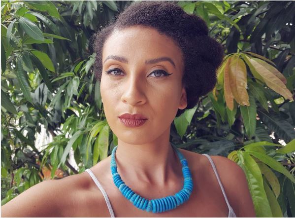 modelo de penteado afro