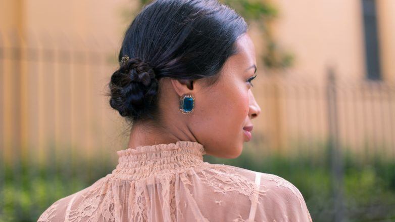 penteado de noiva preso cruzado com acessório