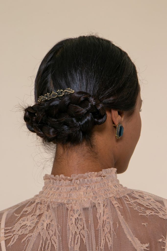penteado de noiva preso cruzado com acessório