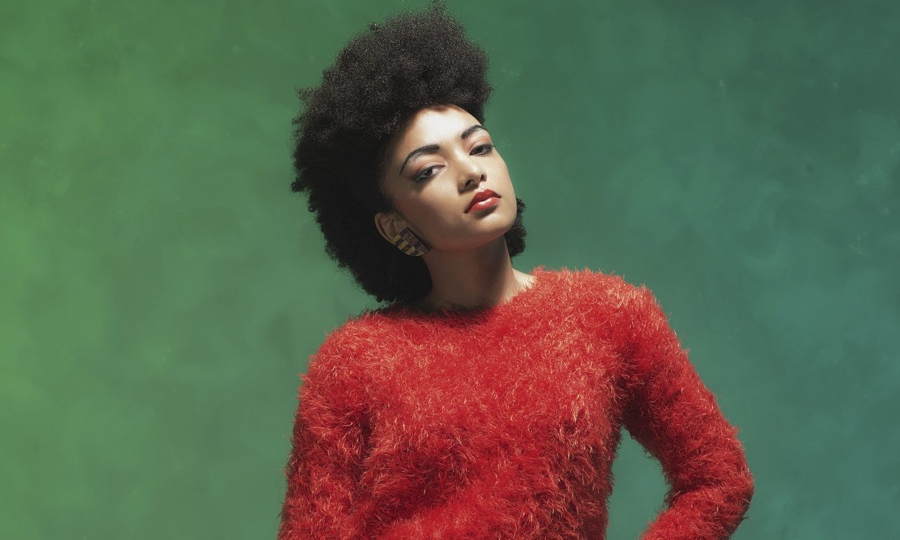 Mulher com cabelo afro