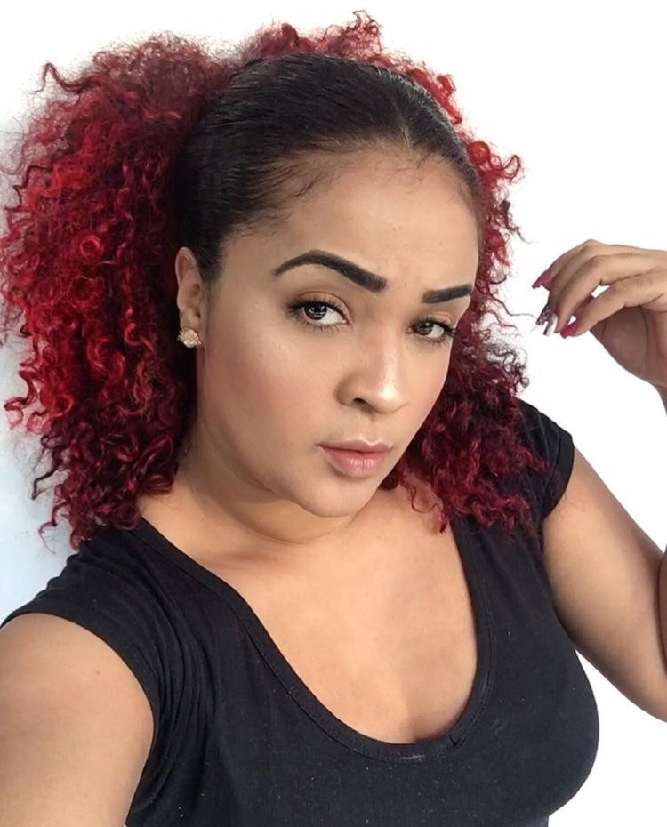 Penteados molhados para cabelo crespo: influencers indicam 5 estilos lindos