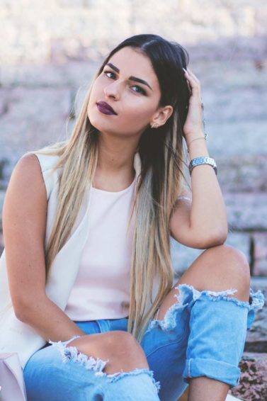 modelo com cabelo liso comprido: qual a elasticidade ideal para o cabelo saudável?