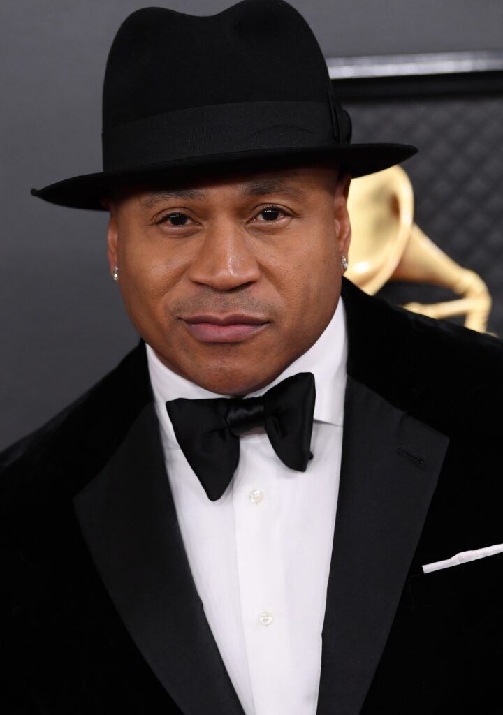 careca-estiloso-com-chapeu-acessorio