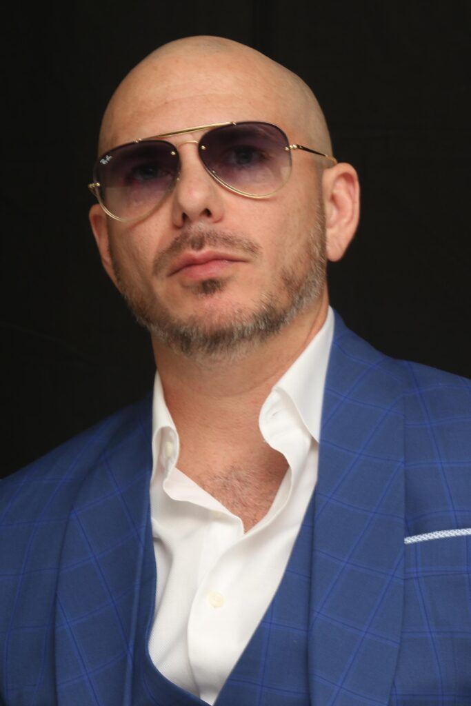 careca-sexy-estiloso-cavanhaque-oculos