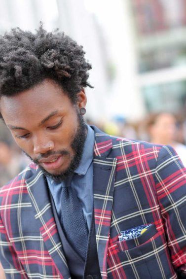 modelo com cabelo seco masculino