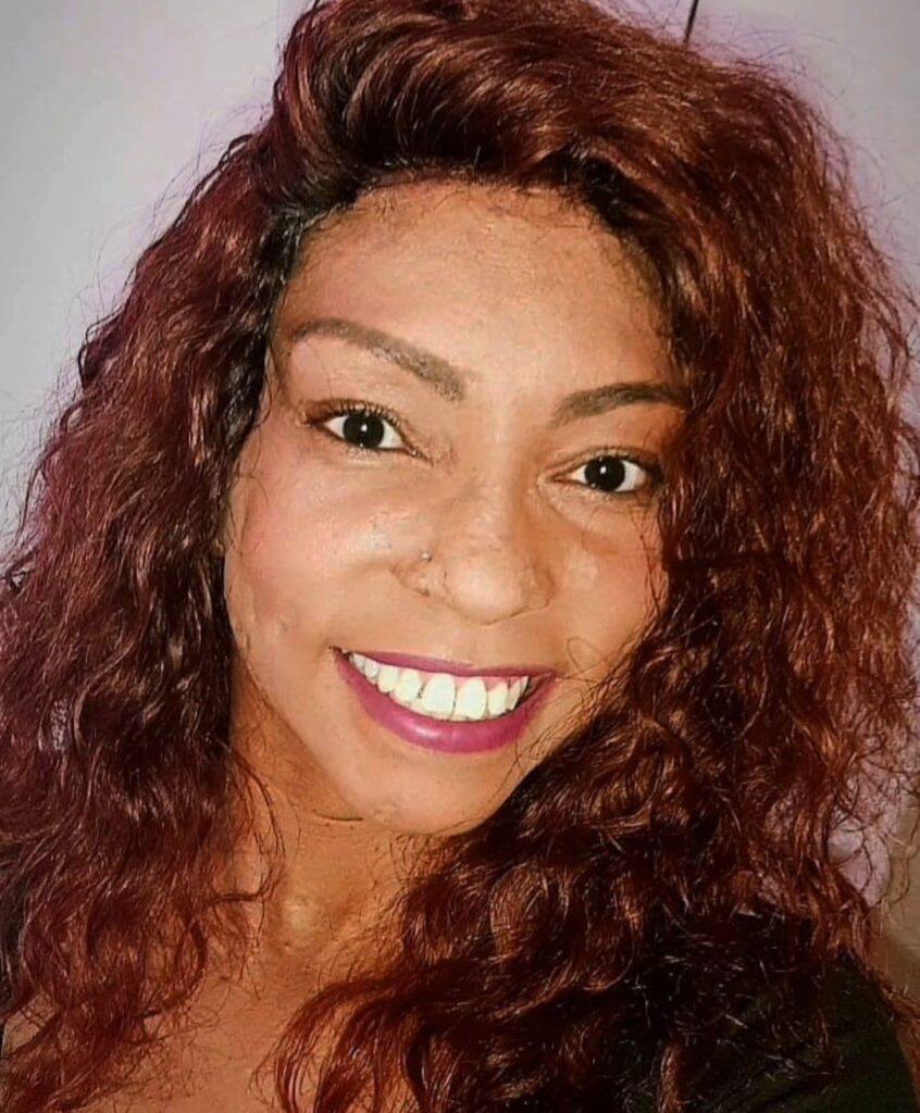 priscila belchior com cabelo ruivo