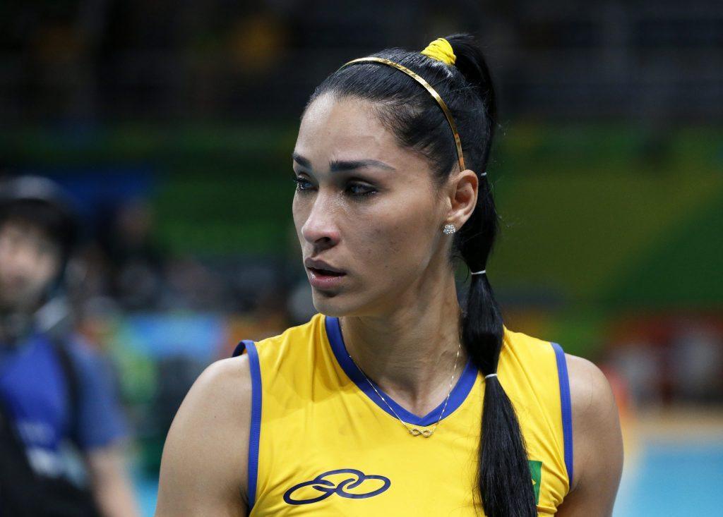 jogadora de vôlei jaqueline com rabo de cavalo bolha