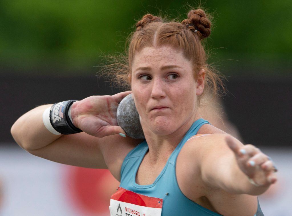 atleta canadense Sarah Mitton com space buns