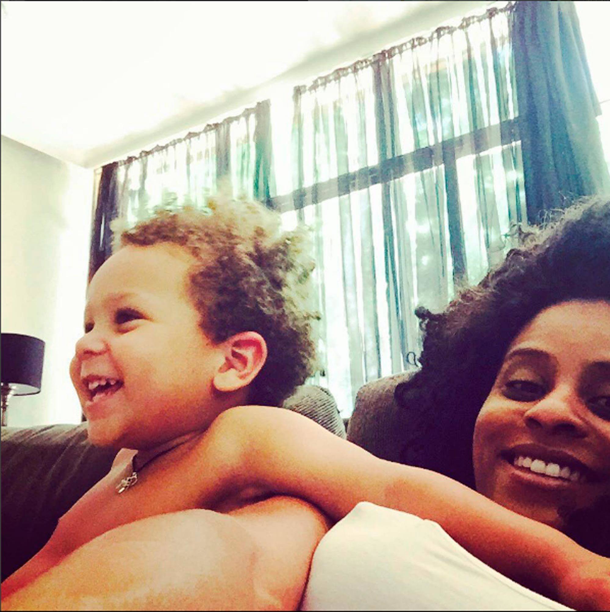 Aline Wirley com o filho