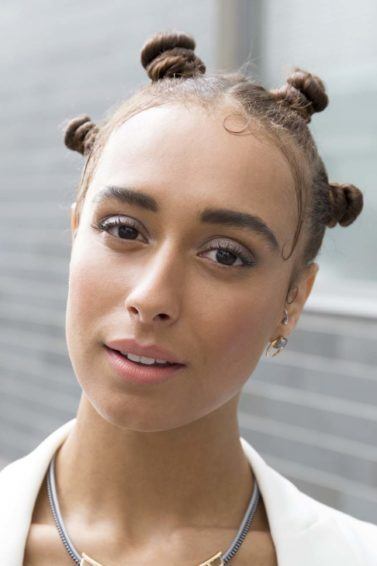 modelo de penteado bantu knots