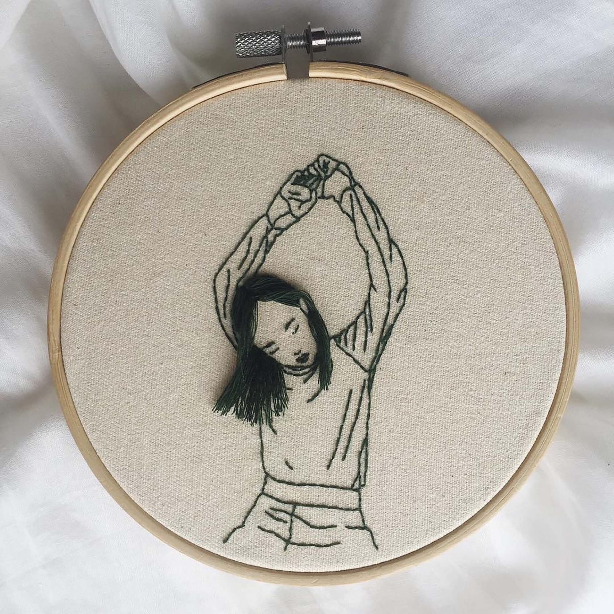 Conheça os delicados cabelos bordados da artista Sheena Liam