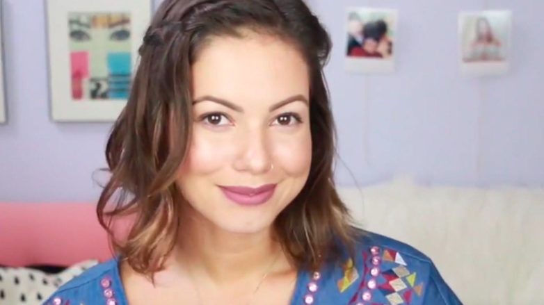 Ju Goes com trança cascata no cabelo no cabelo