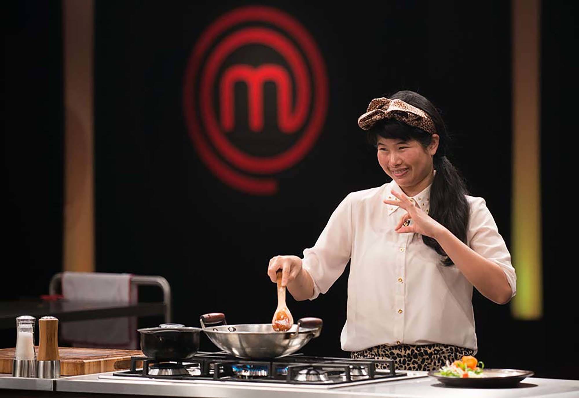 mulher com cabelo com trança para ilustrar a matéria sobre a Yuko do MasterChef