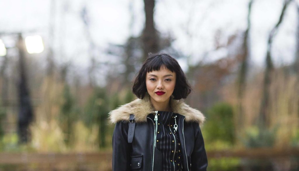 Mulher usa corte chanel e mostra o cabelo das vegetarianas