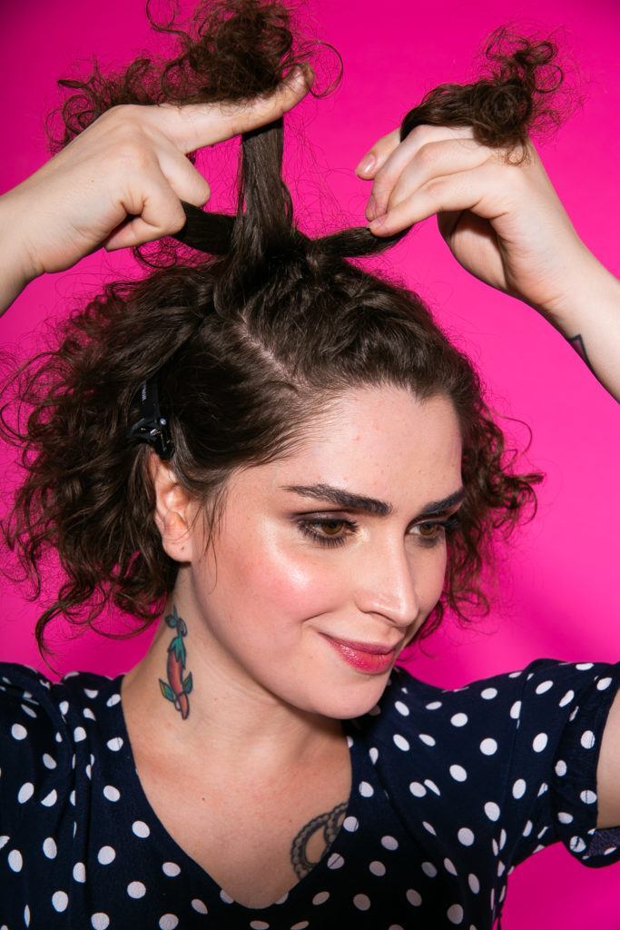 cabelo corte chanel cacheado trançado na parte superior