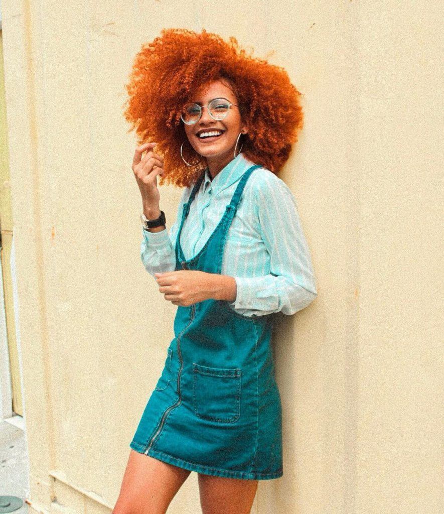 Cabelo crespo afro ruivo