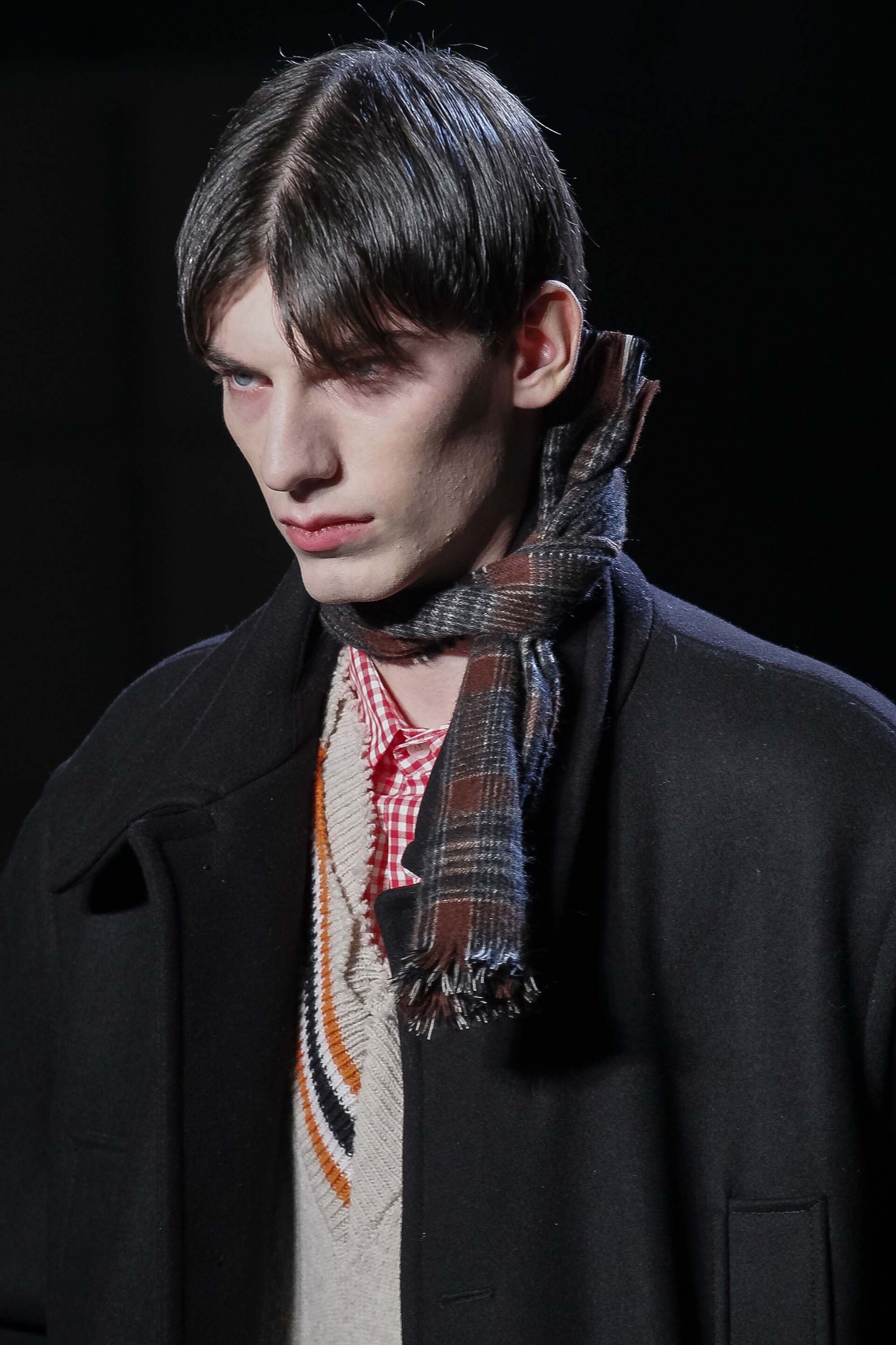 Como estilizar e cuidar do cabelo liso masculino?