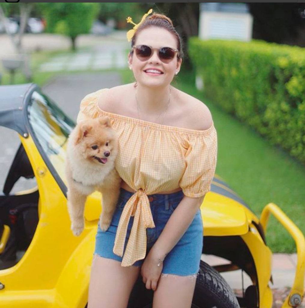 Karol Pinheiro com cabelo ruivo perfeito