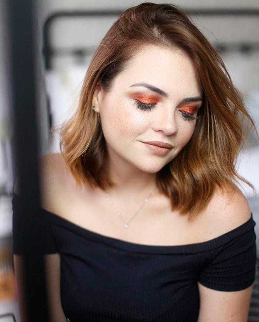 Karol Pinheiro com cabelo ruivo perfeito