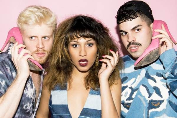 Candy Mel, a vocalista da banda Uó, solta o verbo e os cachos sobre ser quem é. Crédito: Instagram @candymelody