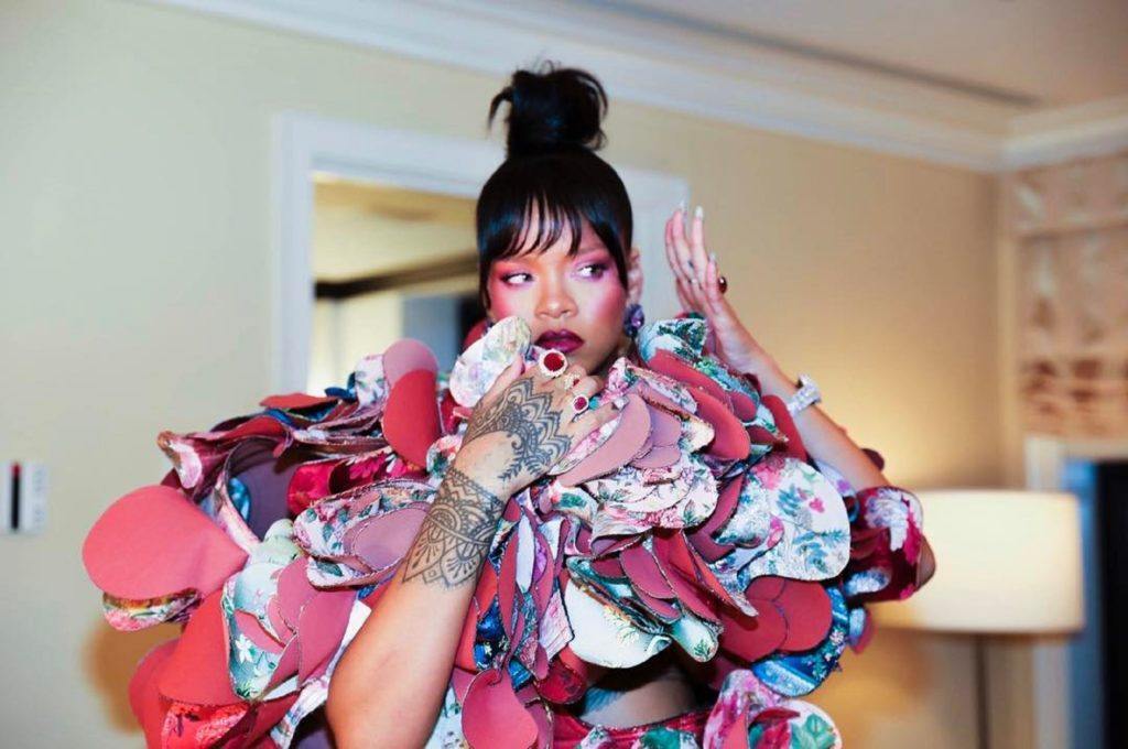 Rihanna com franja