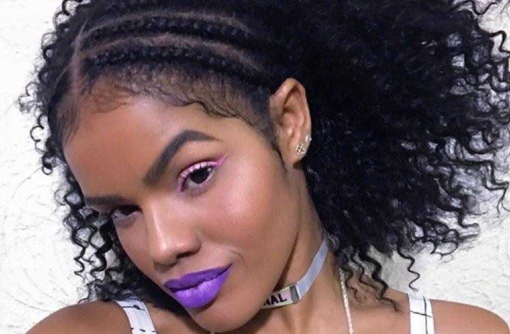 Cabelo cacheado com tranças na frente e solto atrás