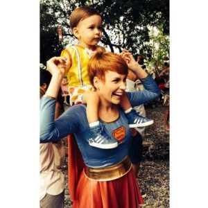 Barbara Thomas e filho no Carnaval