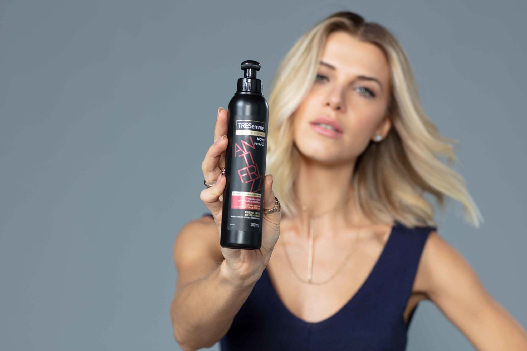 Cabelo liso com tresemmé antifrizz