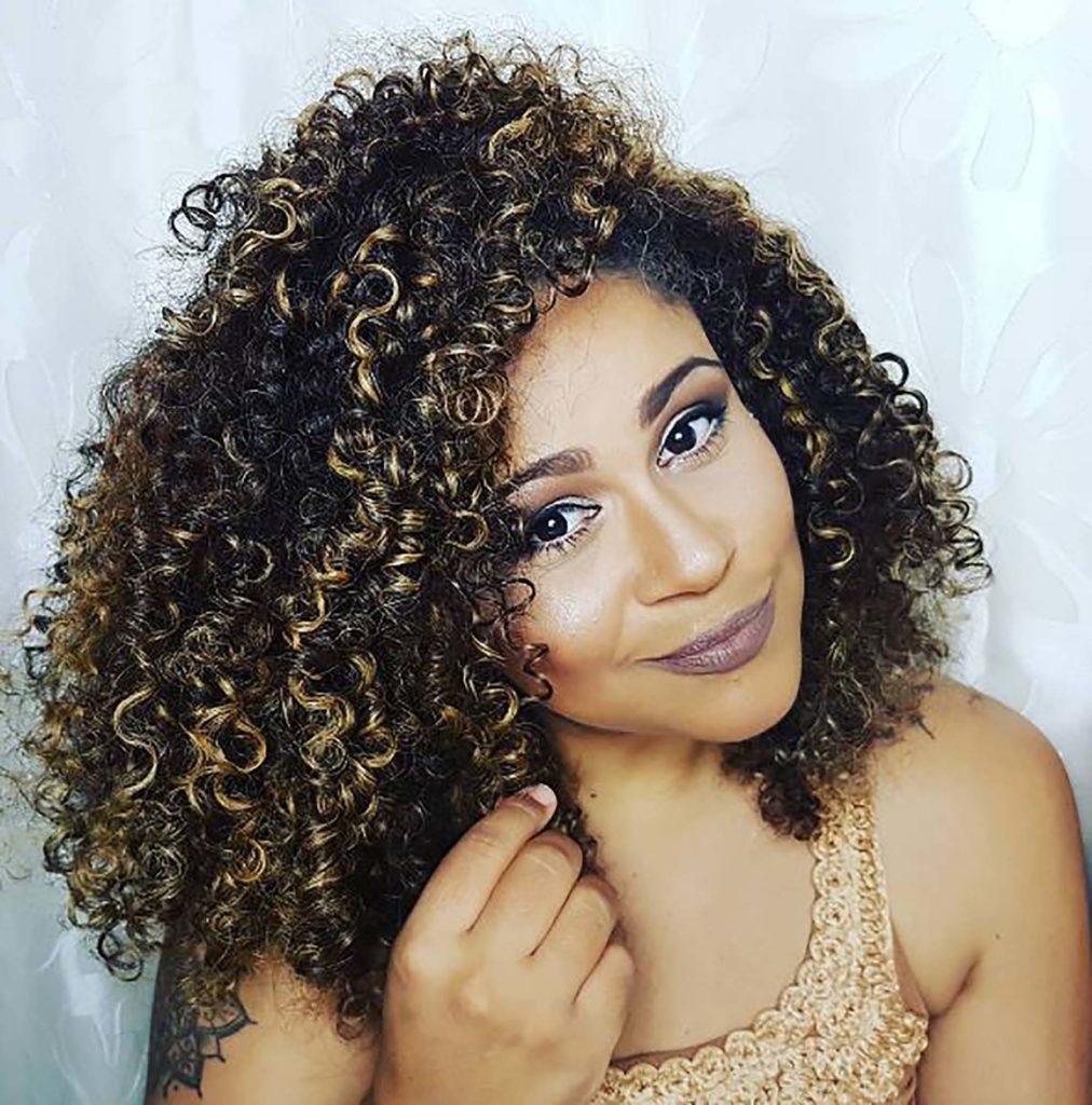 modelo de cabelo cacheado do Instagram