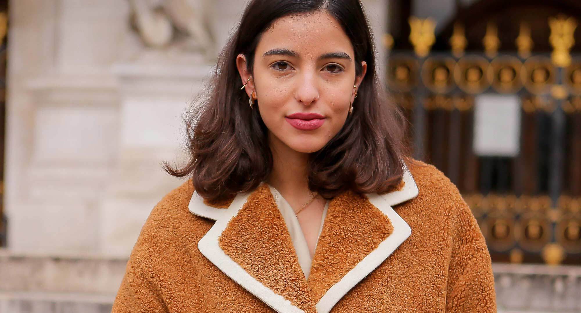 modelo com um dos cabelo do signo de áries