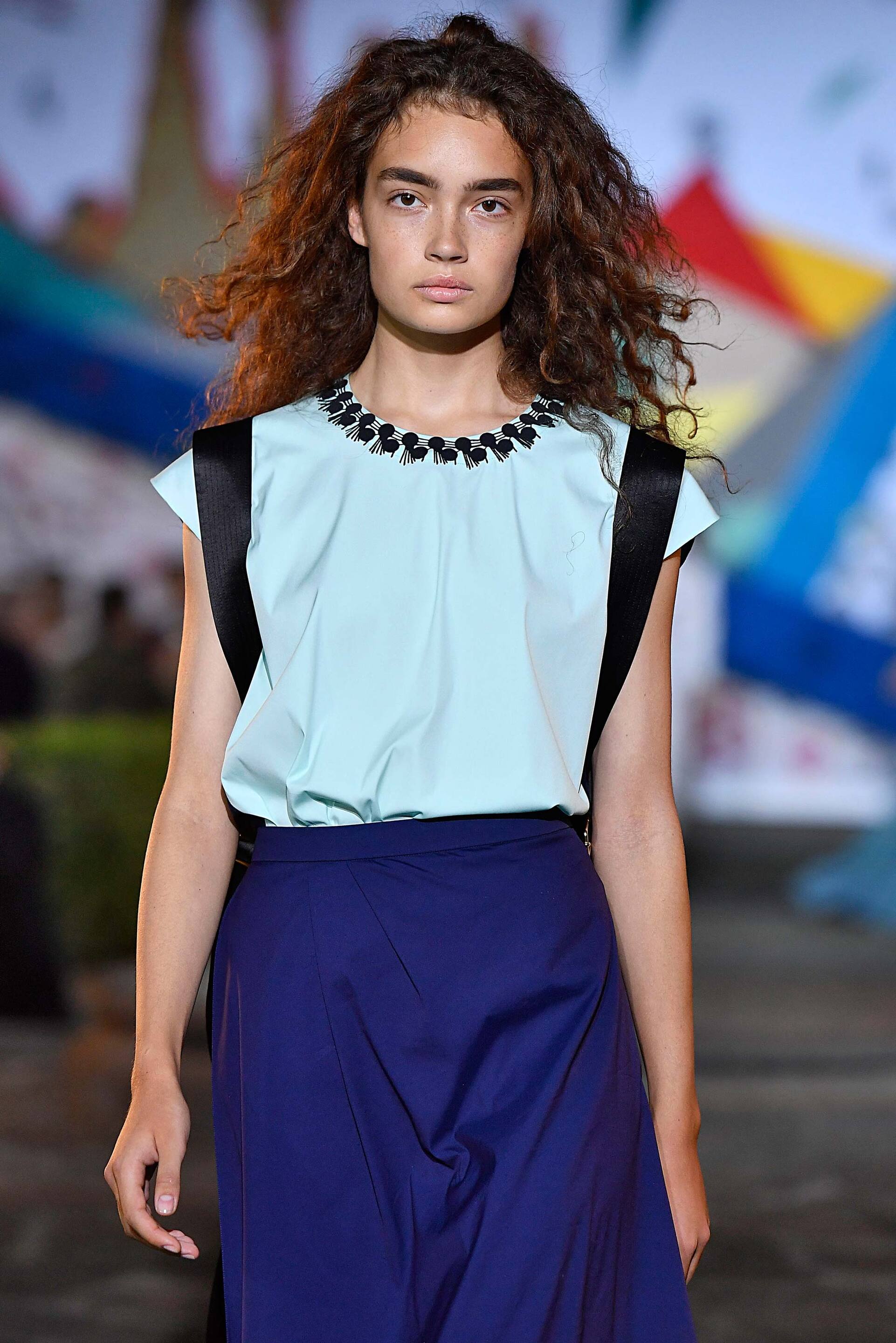 modelo com um dos cabelo do signo de áries