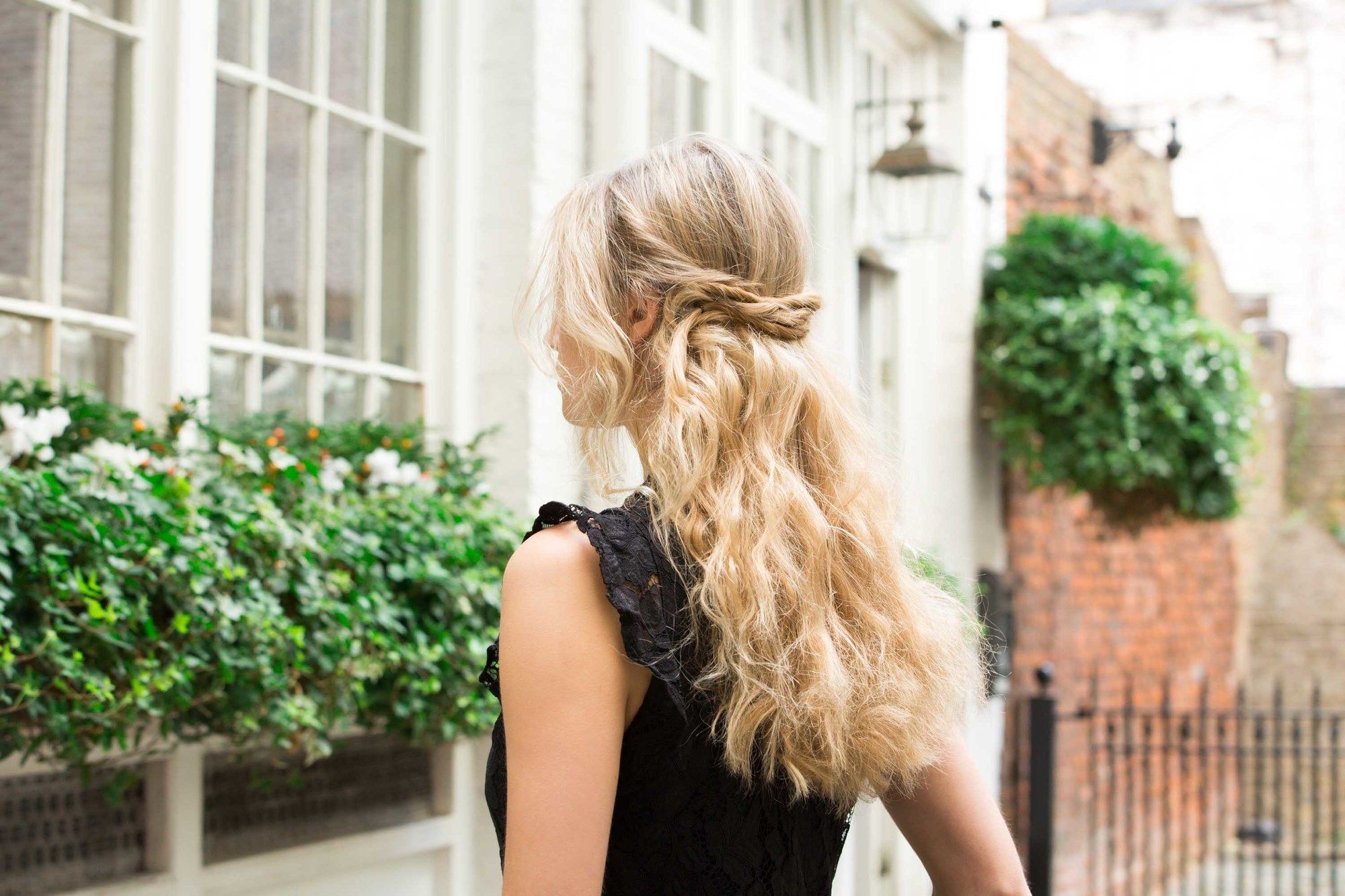 modelo com um dos cabelo do signo de áries