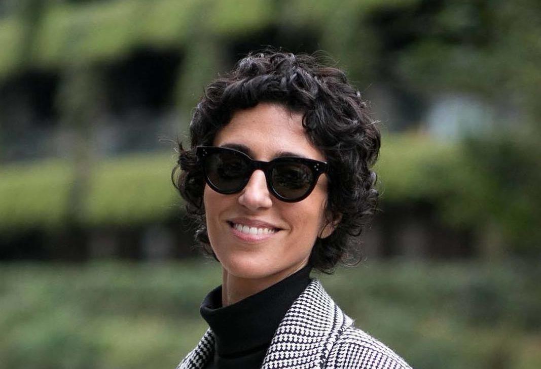 modelo com um dos cabelo do signo de áries