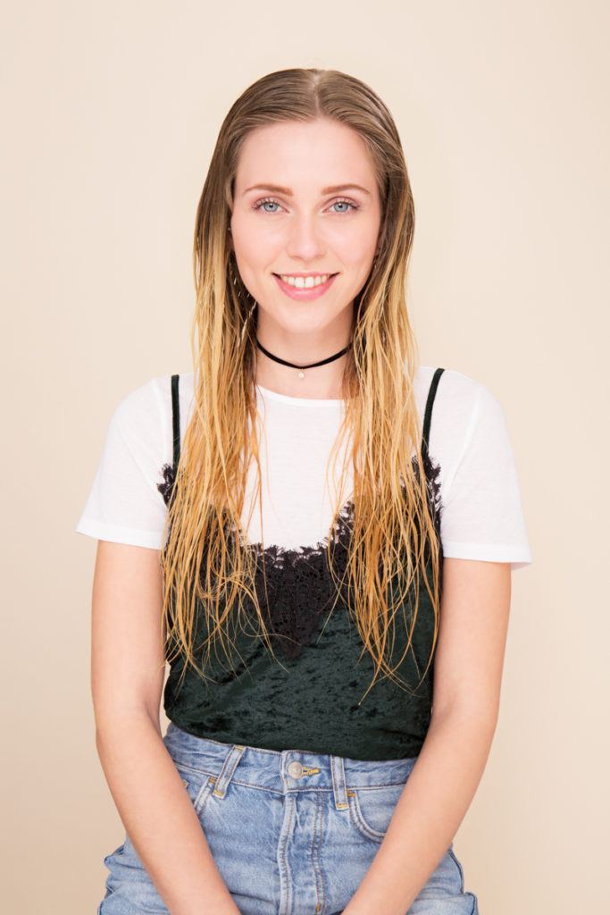 modelo de cabelo frisado passo 1