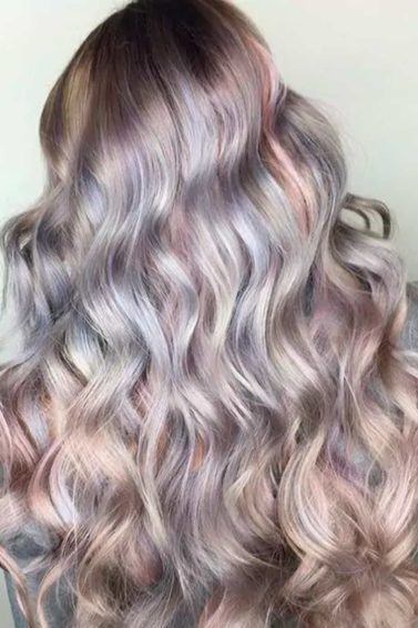 modelo com cabelo madrepérola